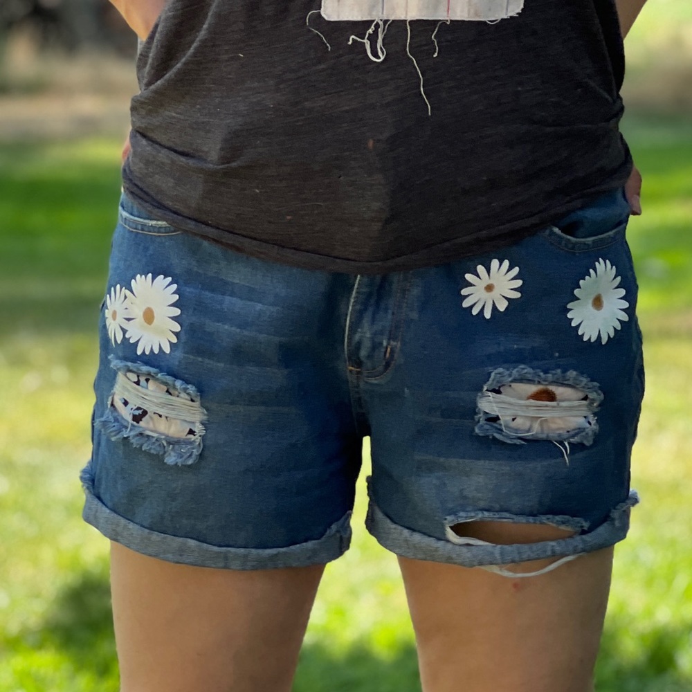 Ripped Denim Daisy Pattern Shorts
